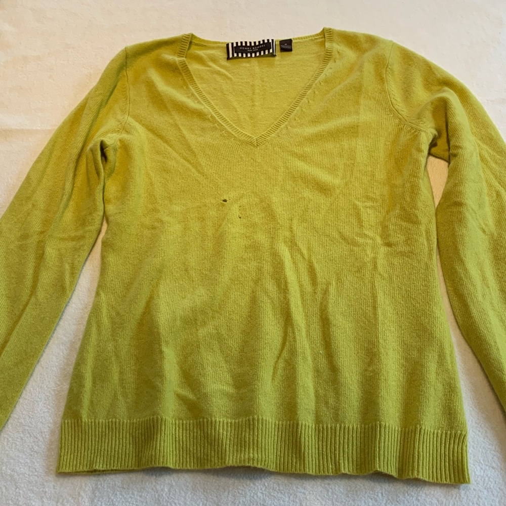 Henri Bendel women’s cashmere v-neck sweater